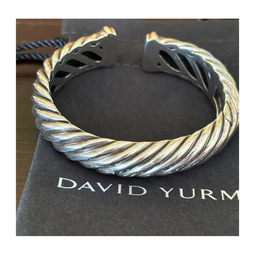 PRICE DROP DAVID YURMAN HINGE 9.25 SILVER W/ 18k GOLD TIPS. - Picture 4 of 5